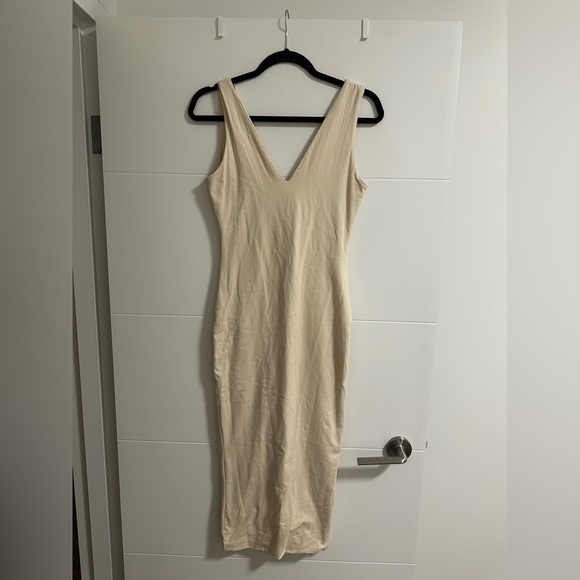 Meshki Jodie V Neck Midi Dress in Nude - Picture 5 of 5